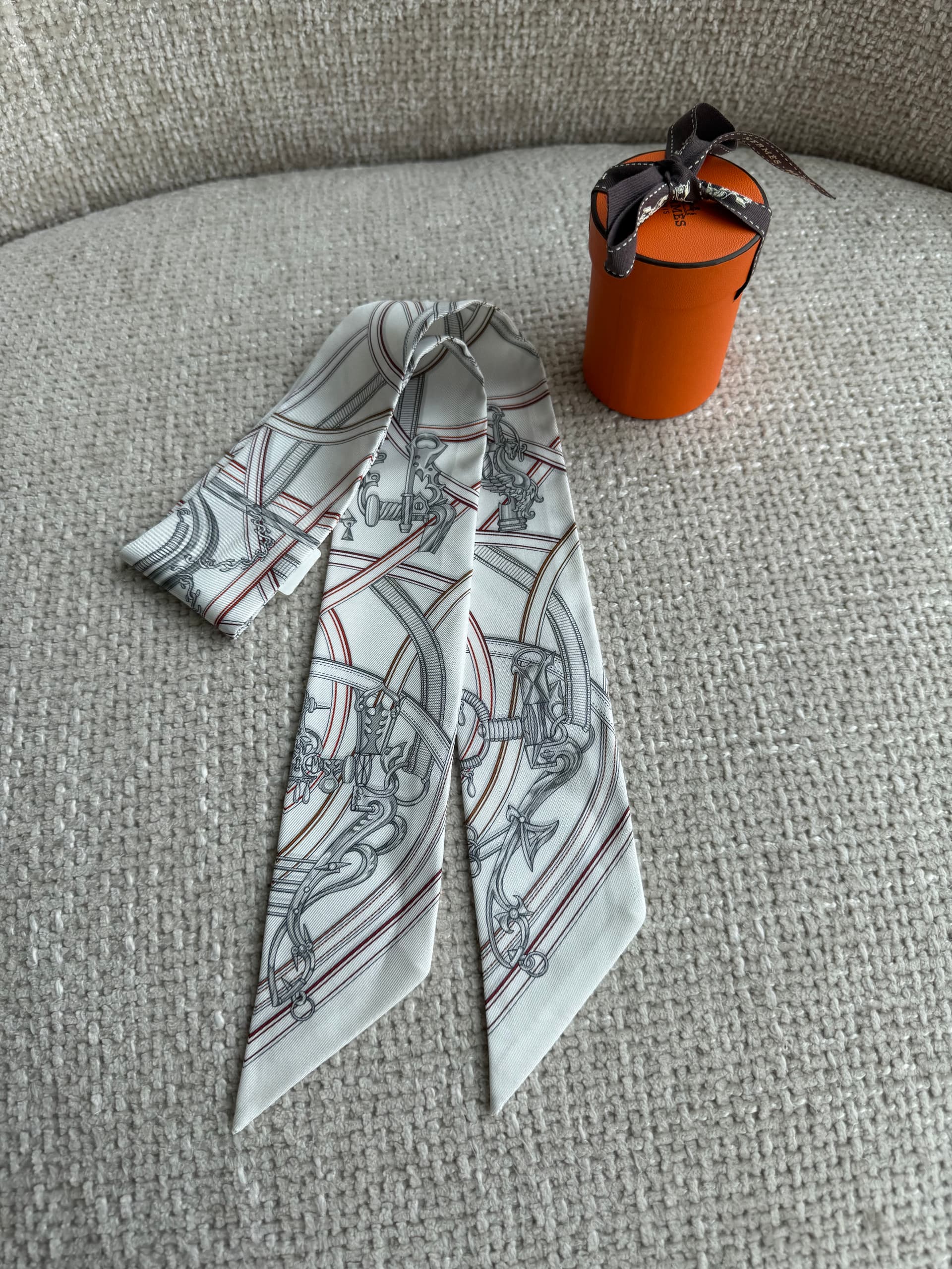 Hermès Twilly in Blanc / Gris Perle / Rouge H