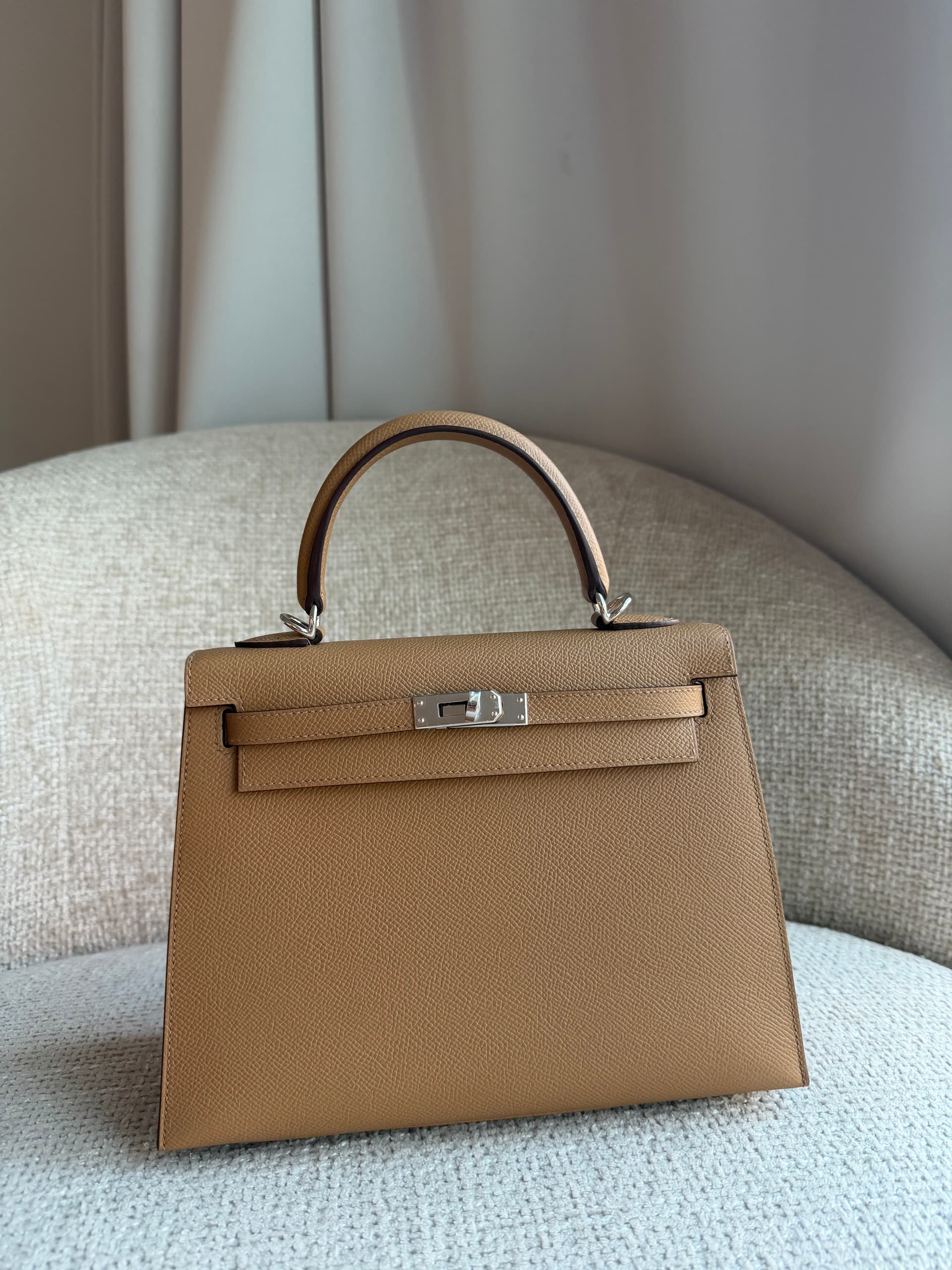 Hermès Kelly 25 in Biscuit Epsom Palladium (PHW) hardware — front view