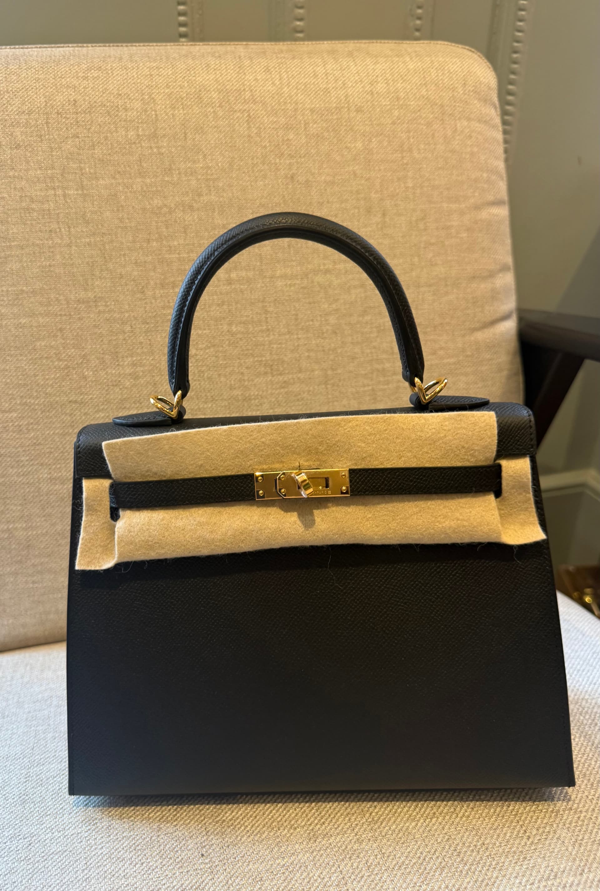 Hermès Kelly 25 in Black Epsom Gold (GHW) hardware