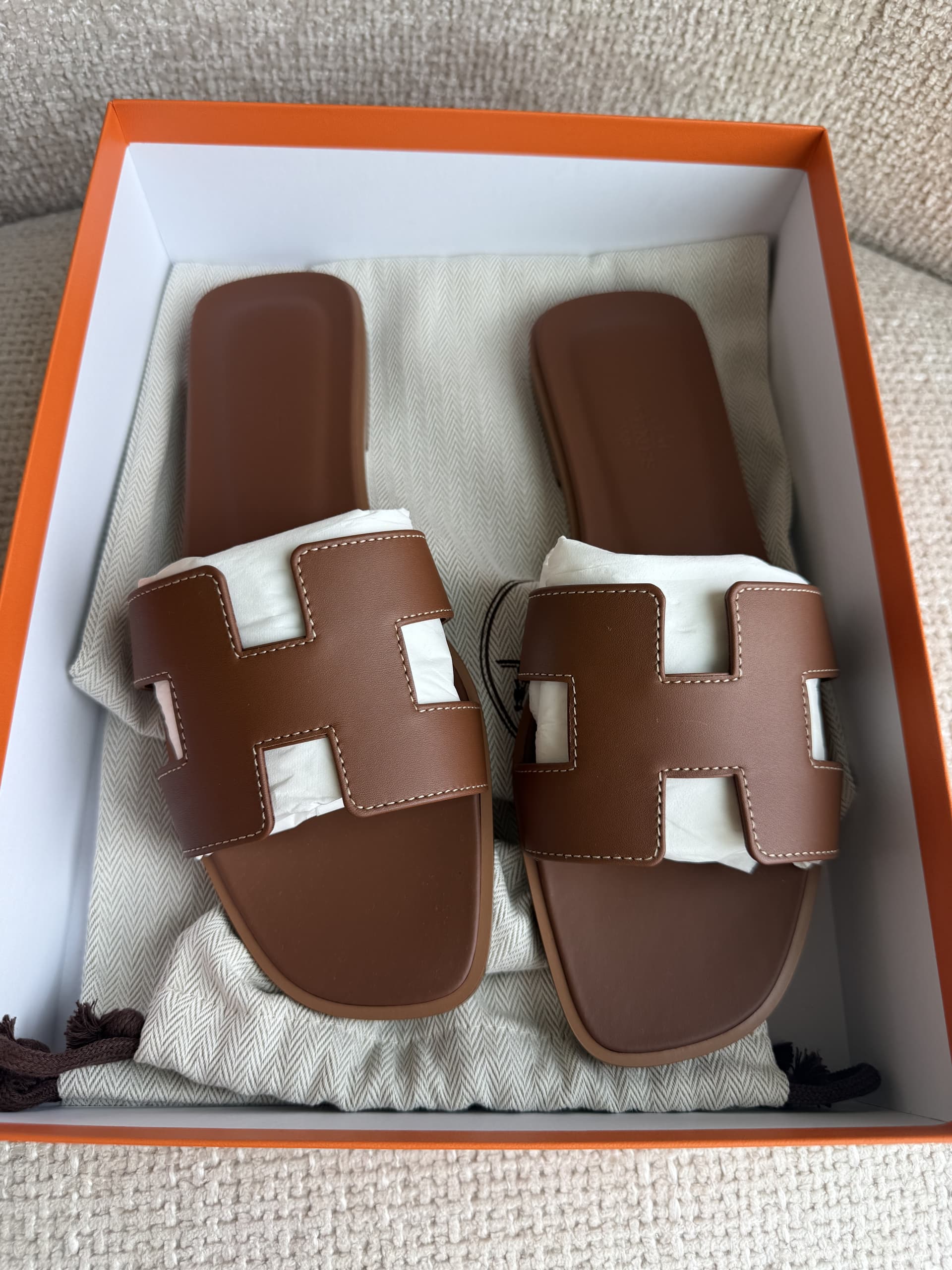 Hermès Oran Sandal 38 in Gold Epsom N/A hardware