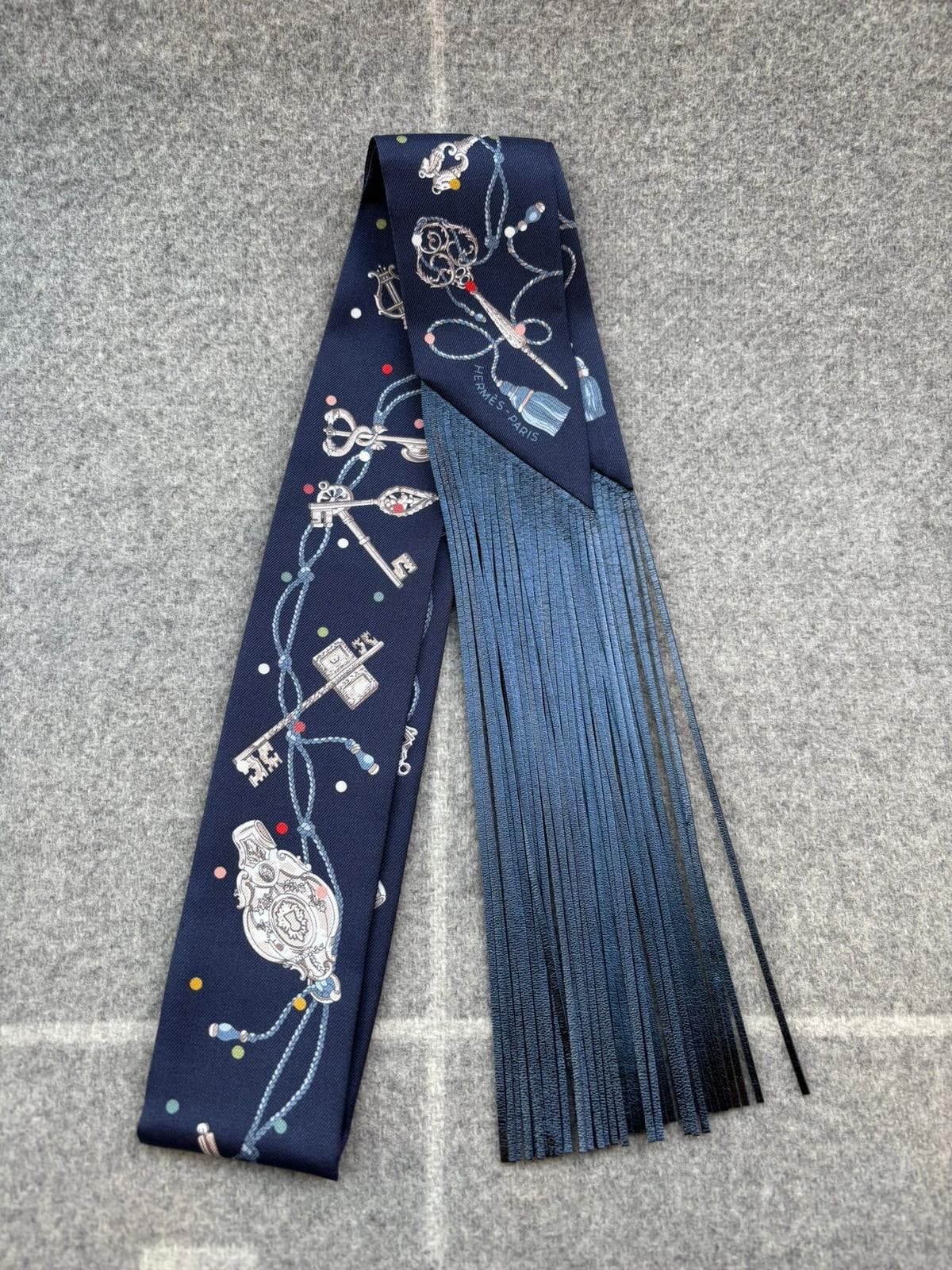 Hermès Twilly 86cm x 5cm in Marine Silk Twill N/A hardware