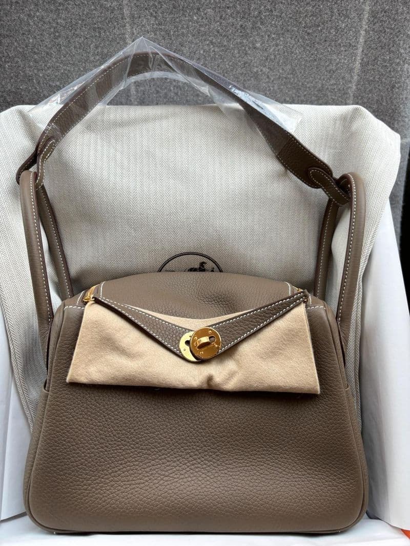 Hermès Lindy 26 26 in Etoupe TC GHW hardware — front view