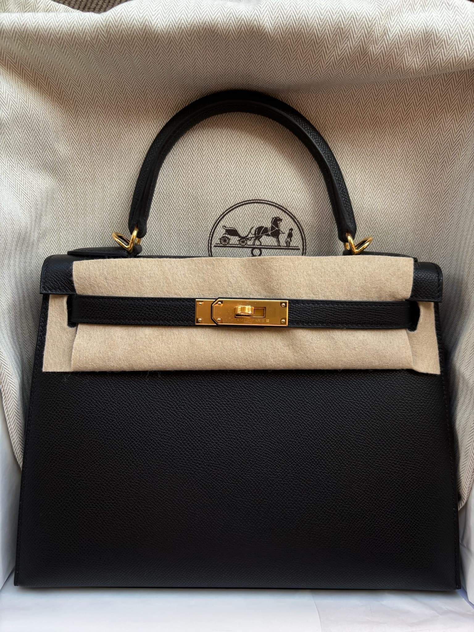 Hermès Kelly 28 28 in Black Epsom Gold (GHW) hardware — front view
