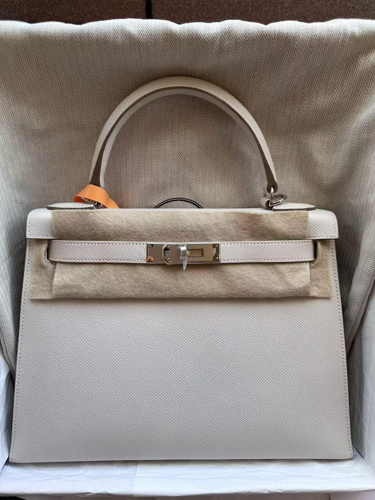 Hermès Kelly 28 28 in Gris Pale Epsom Palladium (PHW) hardware — front view