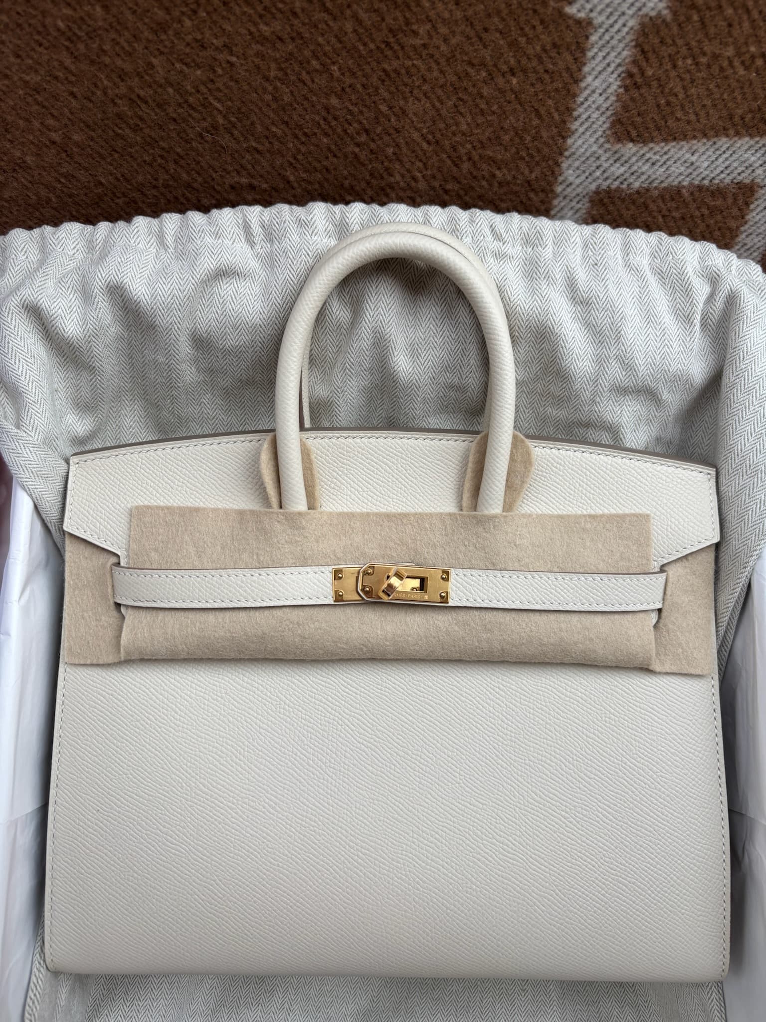 Hermès Birkin 25 25 in Craie Togo Gold (GHW) hardware — front view