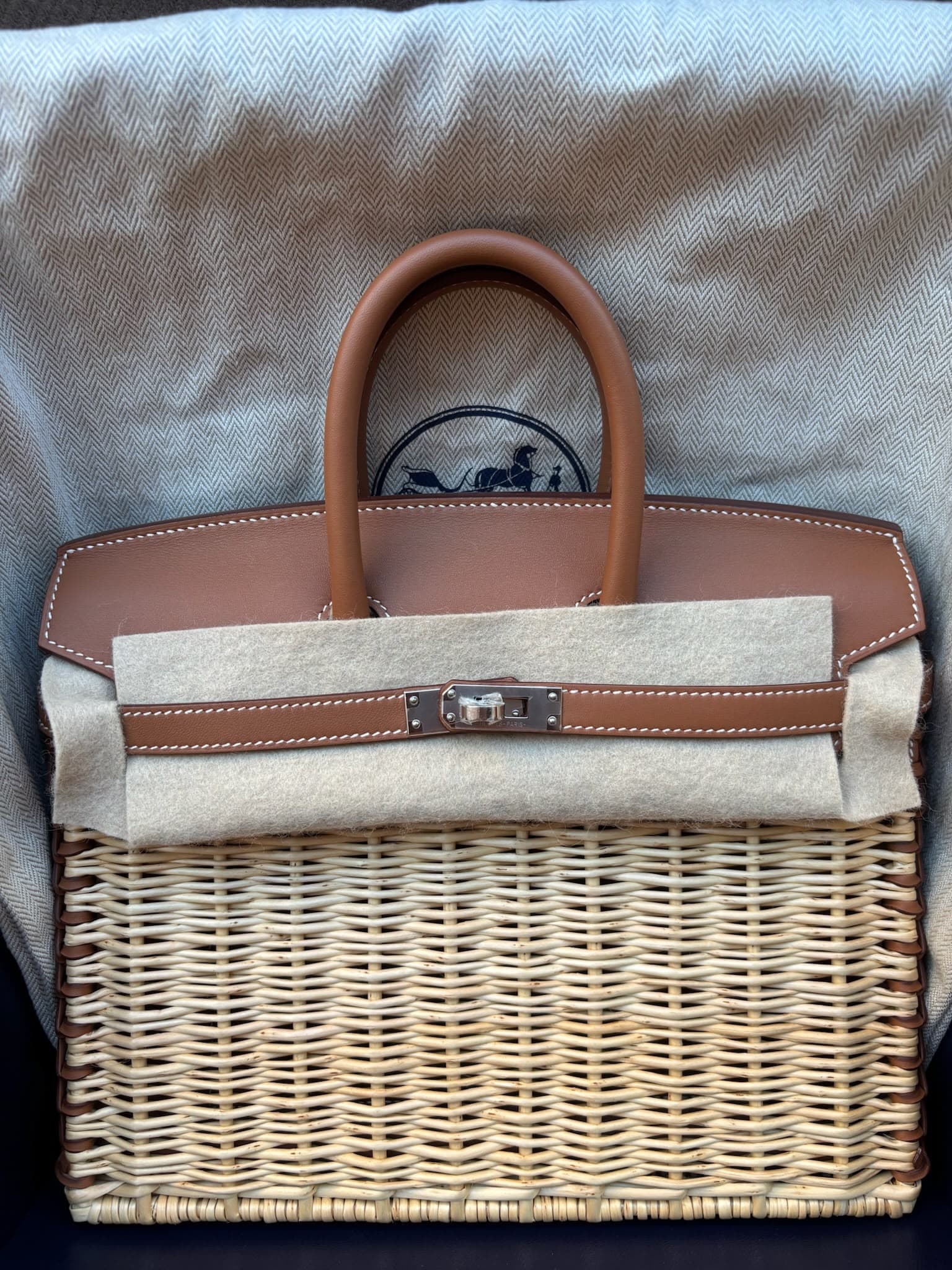 Hermès Birkin 25 25 in Naturel Fauve Barenia Palladium (PHW) hardware — front view