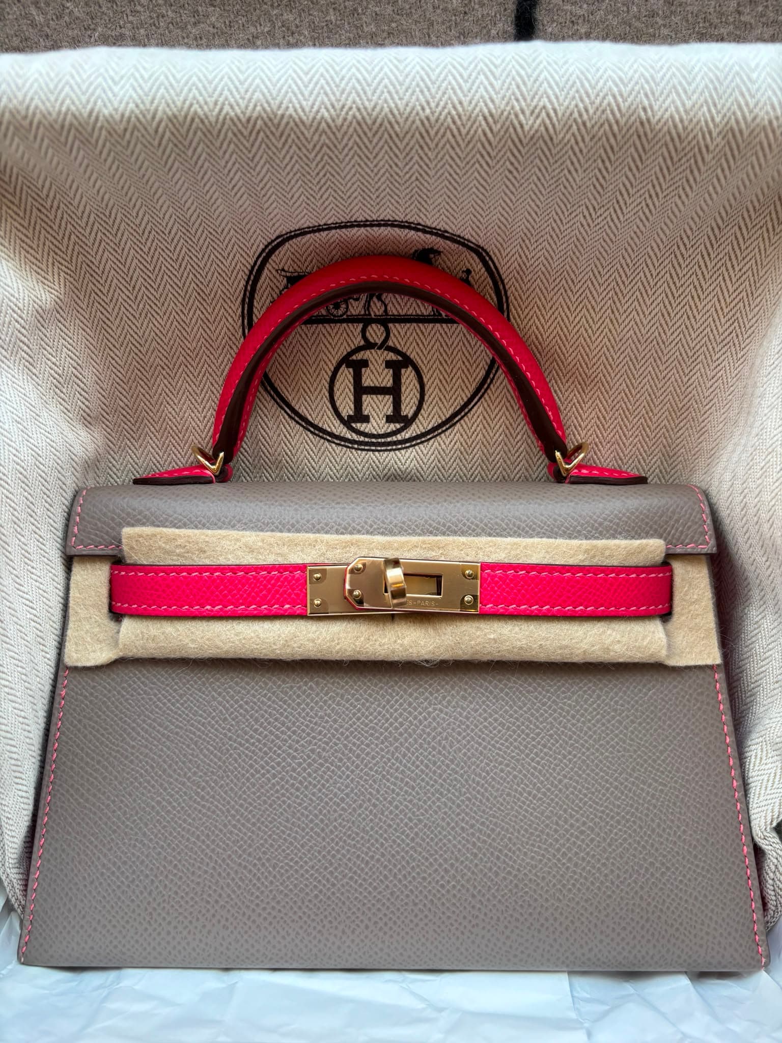 Hermès Mini Kelly Mini in Gris Asphalte / Rose Extrême Epsom Gold (GHW) hardware — front view