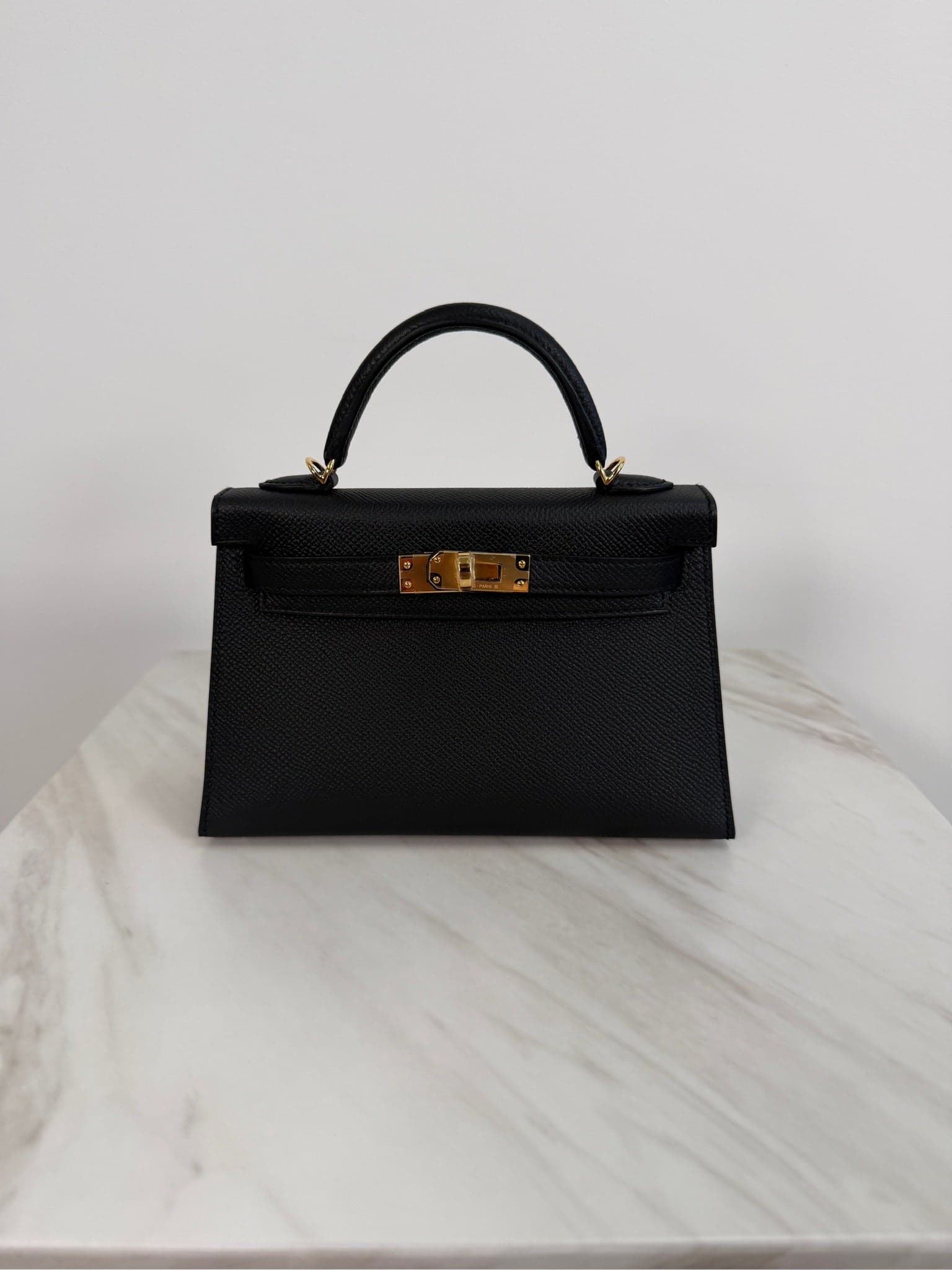 Hermès Kelly 20 20 in Black Epsom Gold Hardware hardware — front view