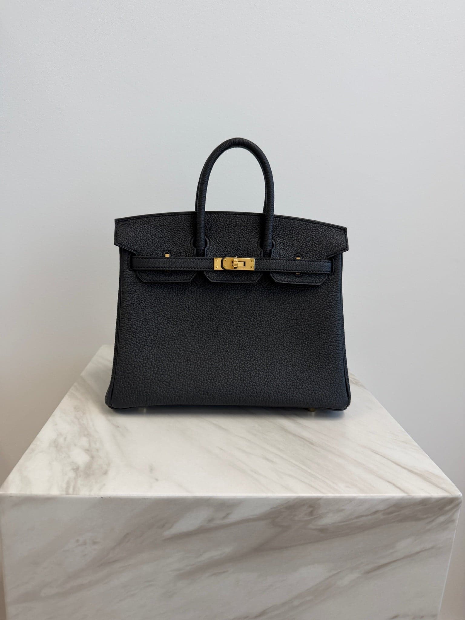 Hermès Birkin 25 25 in Plomb Togo Gold Hardware hardware — front view