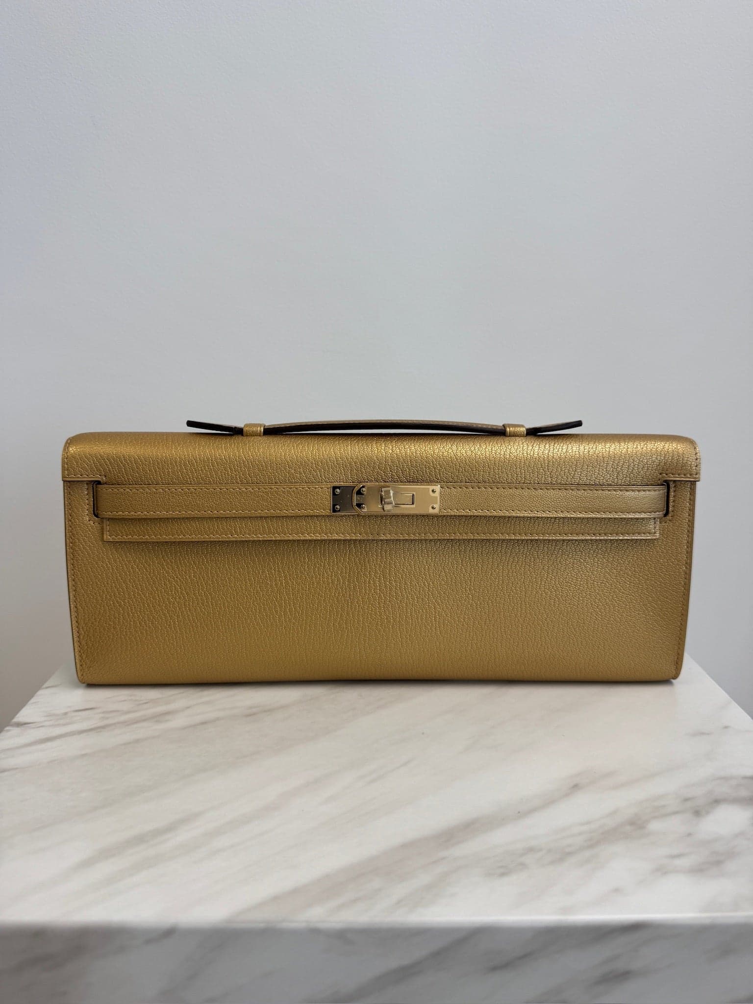 Hermès Kelly Cut Cut in Dore Chamkilight Chevre Permabrass Hardware hardware — front view