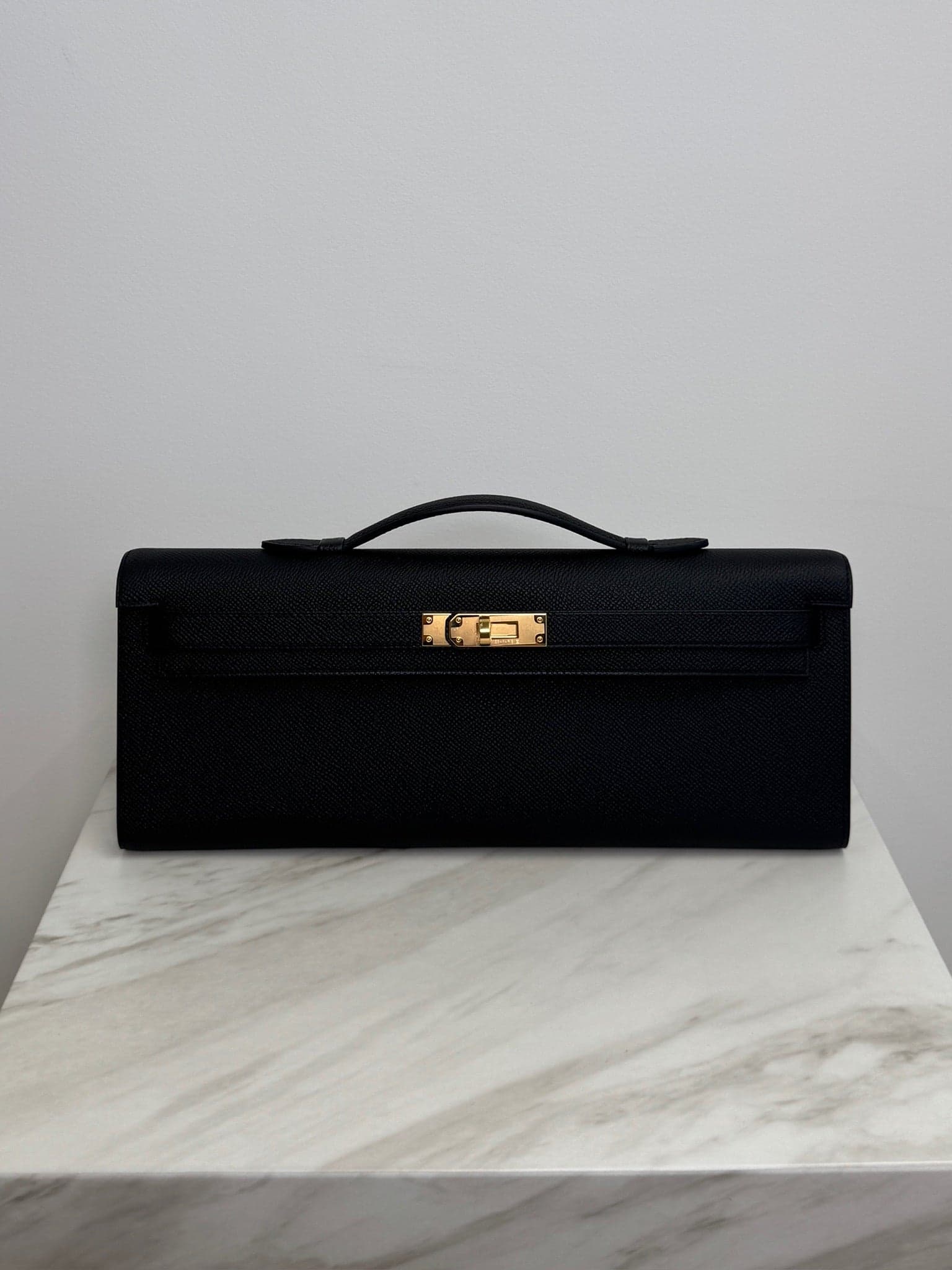 Hermès Kelly Cut Cut in Black Epsom Gold Hardware hardware — front view