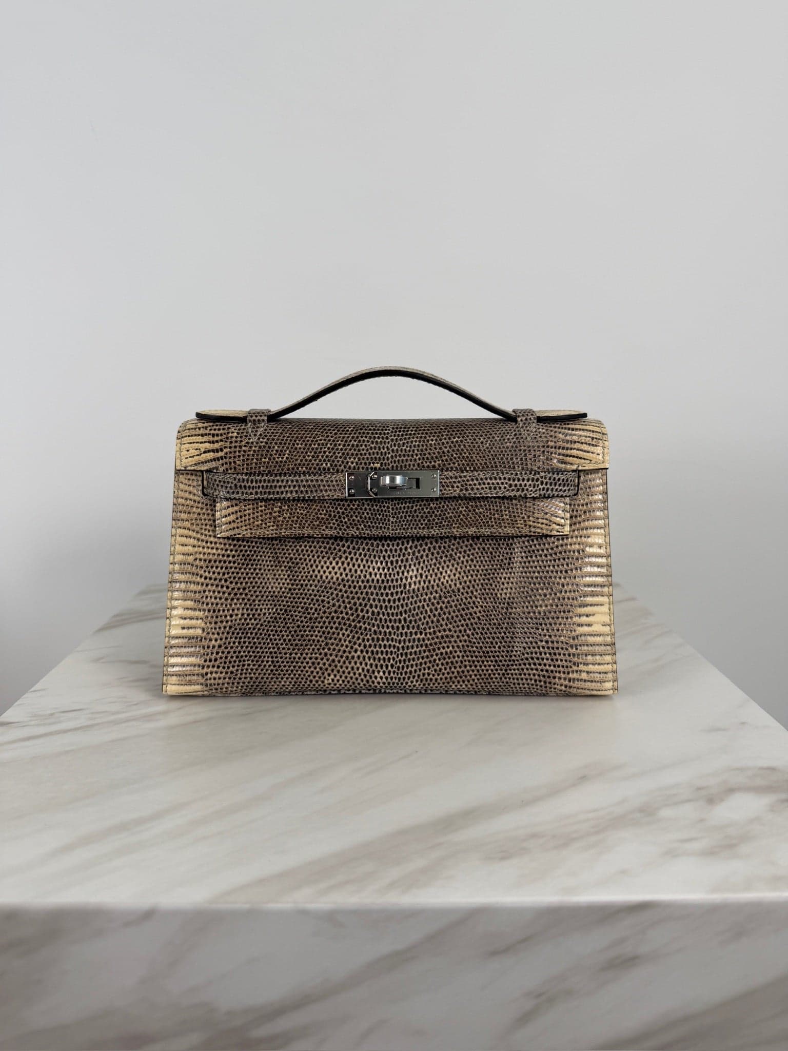 Hermès Kelly Pochette Pochette in Ombre Lizard Palladium Hardware hardware — front view