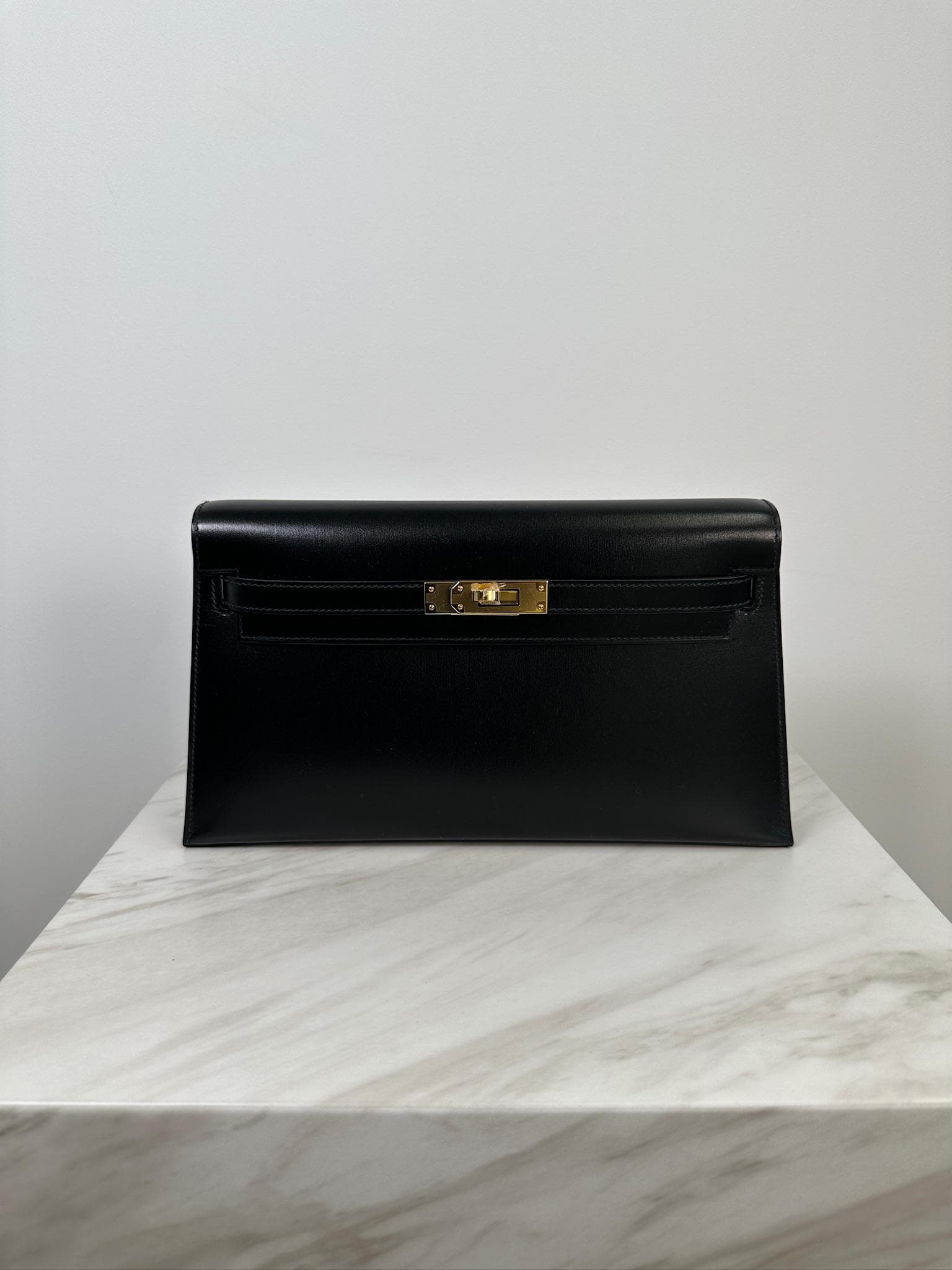 Hermès Kelly Elan Elan in Black Box Gold Hardware hardware — front view