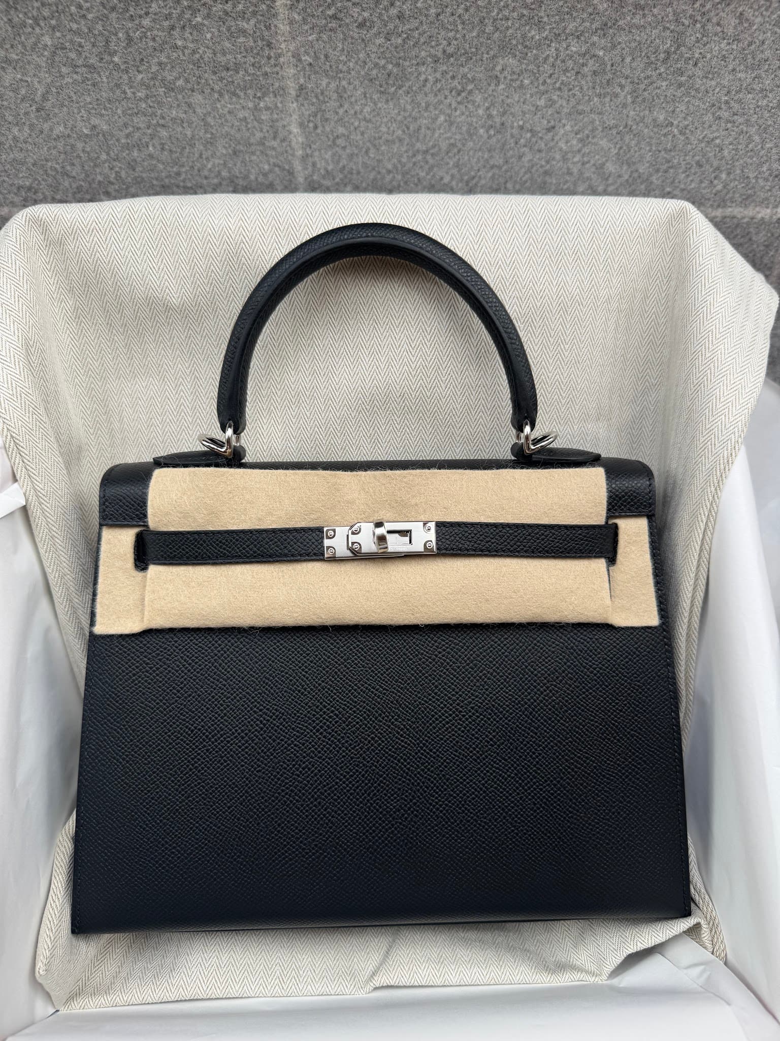Hermès Kelly 25 in Black Epsom Palladium (PHW) hardware — front view