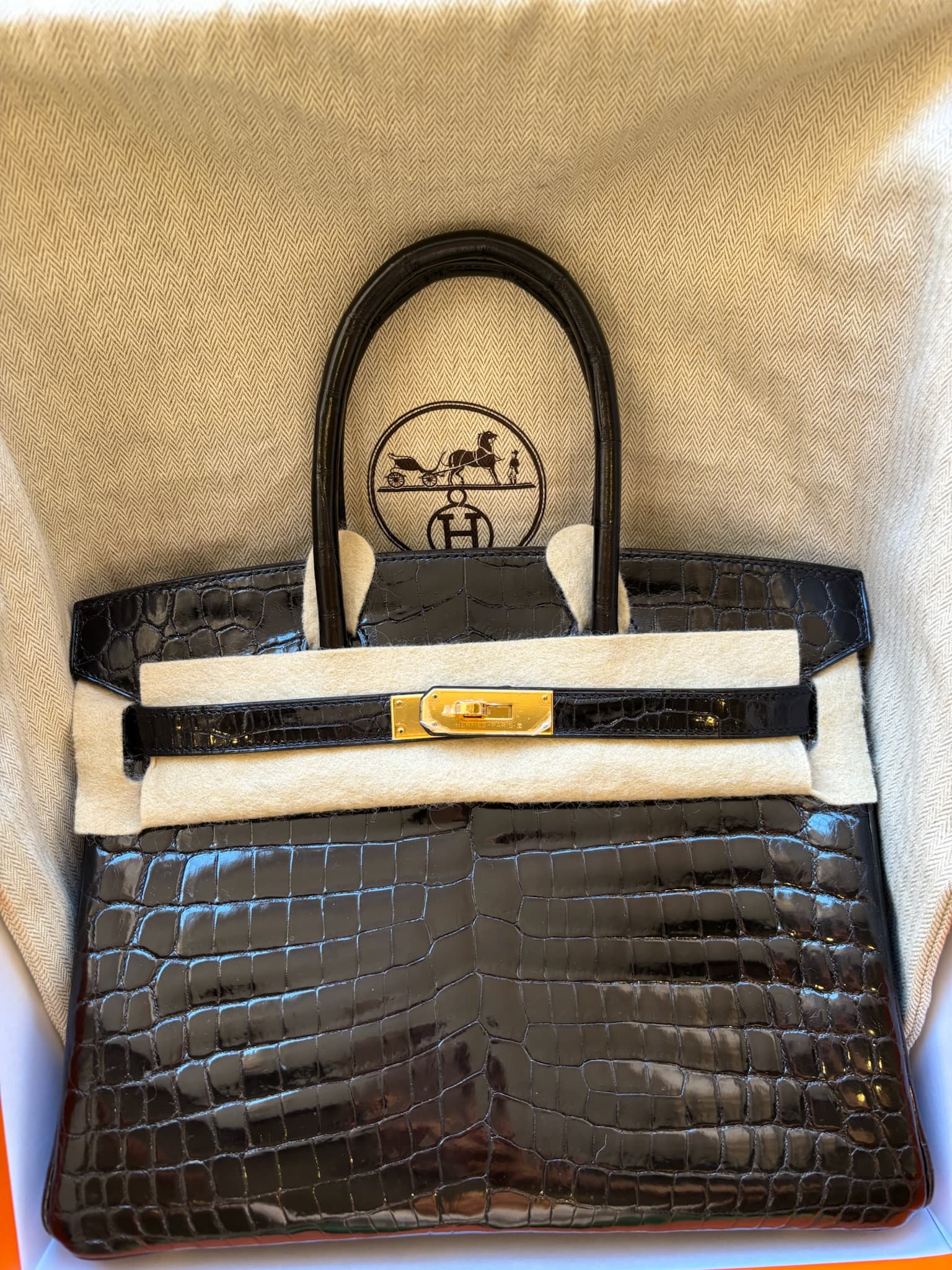 Hermès Birkin 30 30 in Black Shiny Porosus Crocodile Gold (GHW) hardware