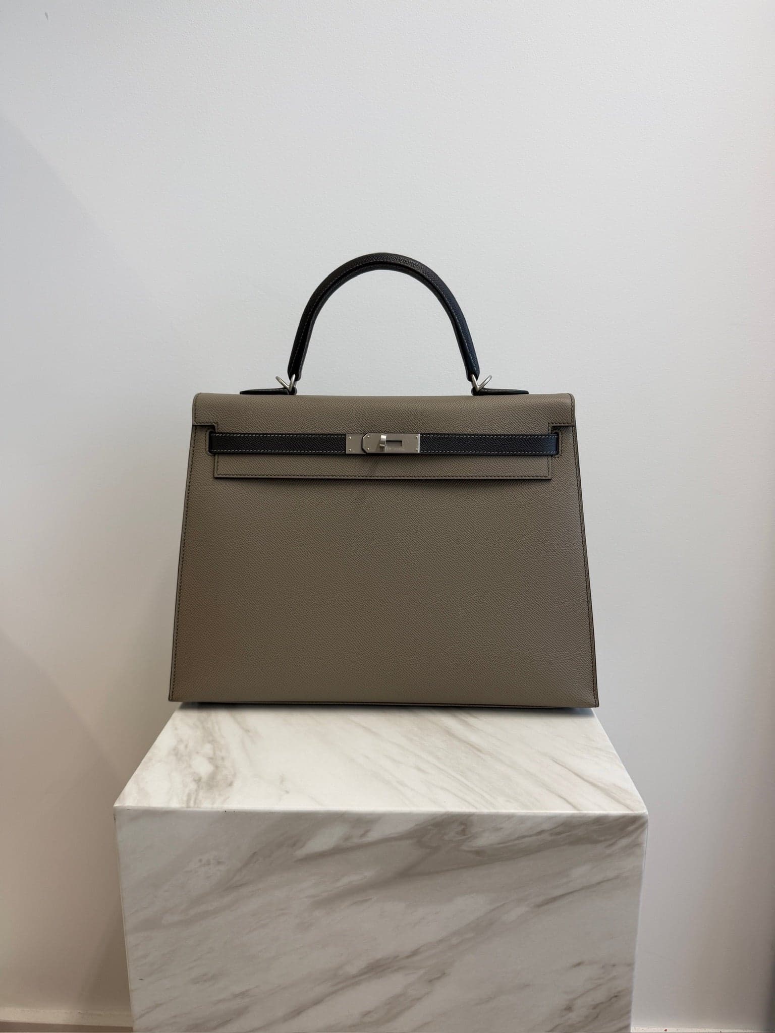 Hermès Kelly 35 35 in Gris Asphalte/ Graphite Epsom Brushed Palladium Hardware hardware — front view