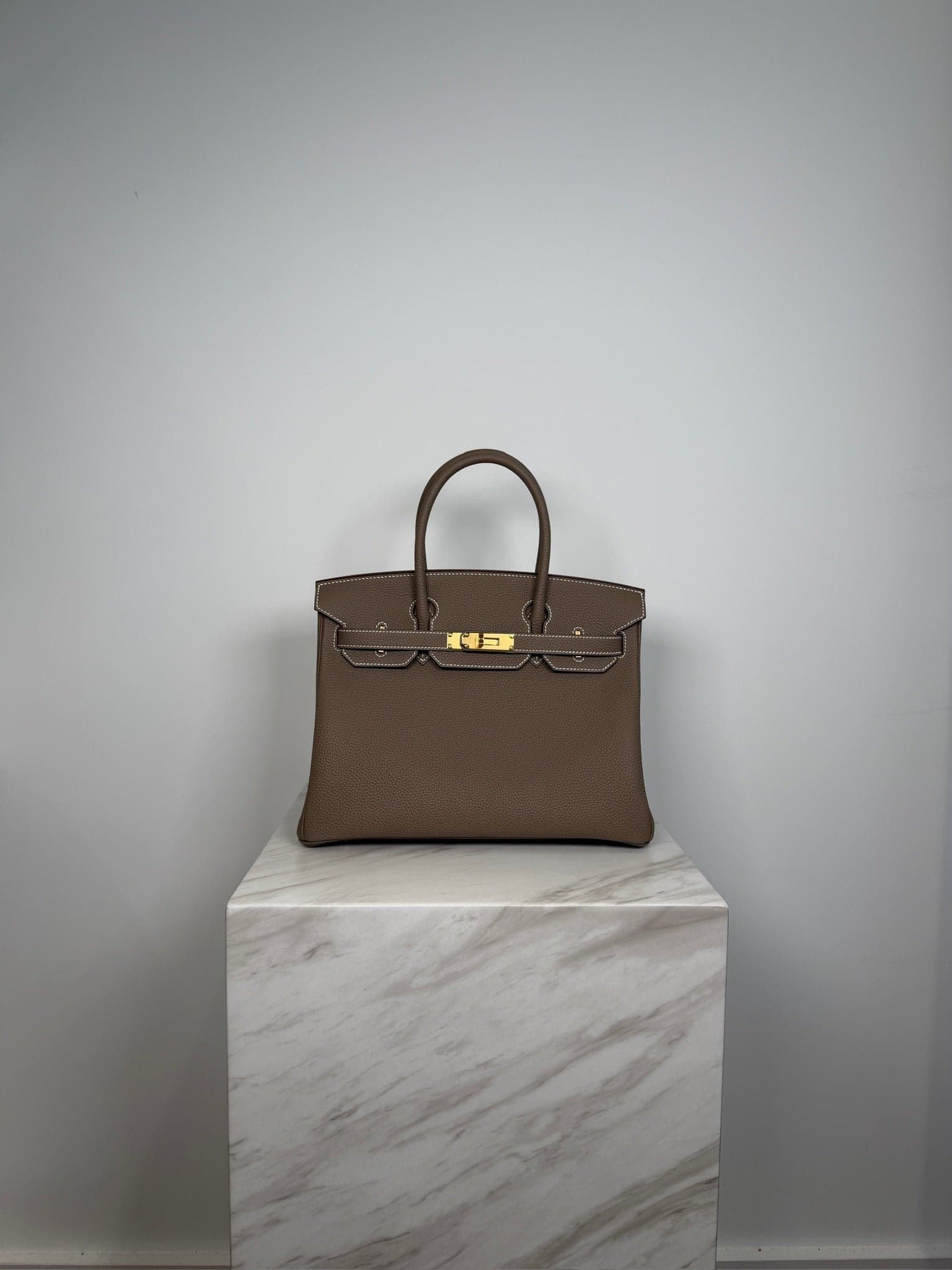Hermès Birkin 30 30 in Etoupe Togo Gold Hardware hardware — front view
