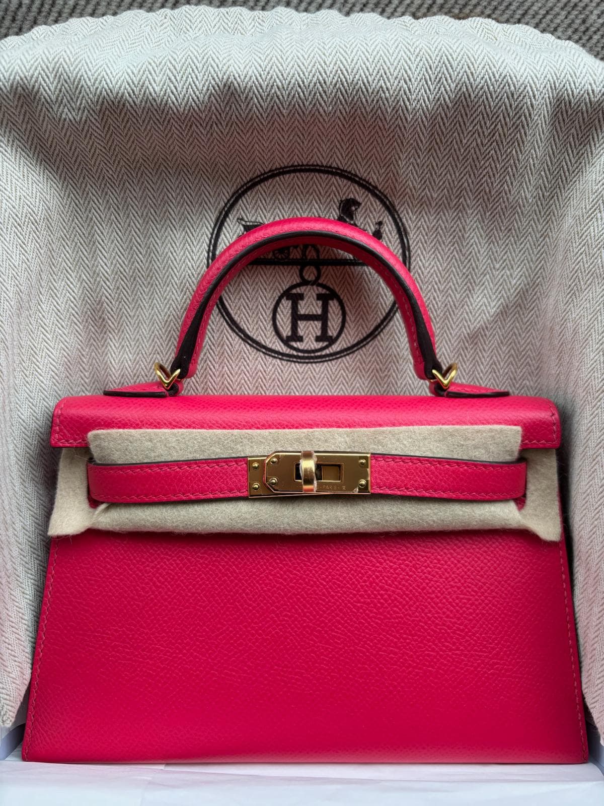 Hermès Mini Kelly 20 in Rose Extrême Epsom Gold (GHW) hardware — front view