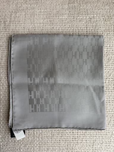 Hermès Men's Pochette Façonnée H Grand H Silk Pocket Square Gris Perle