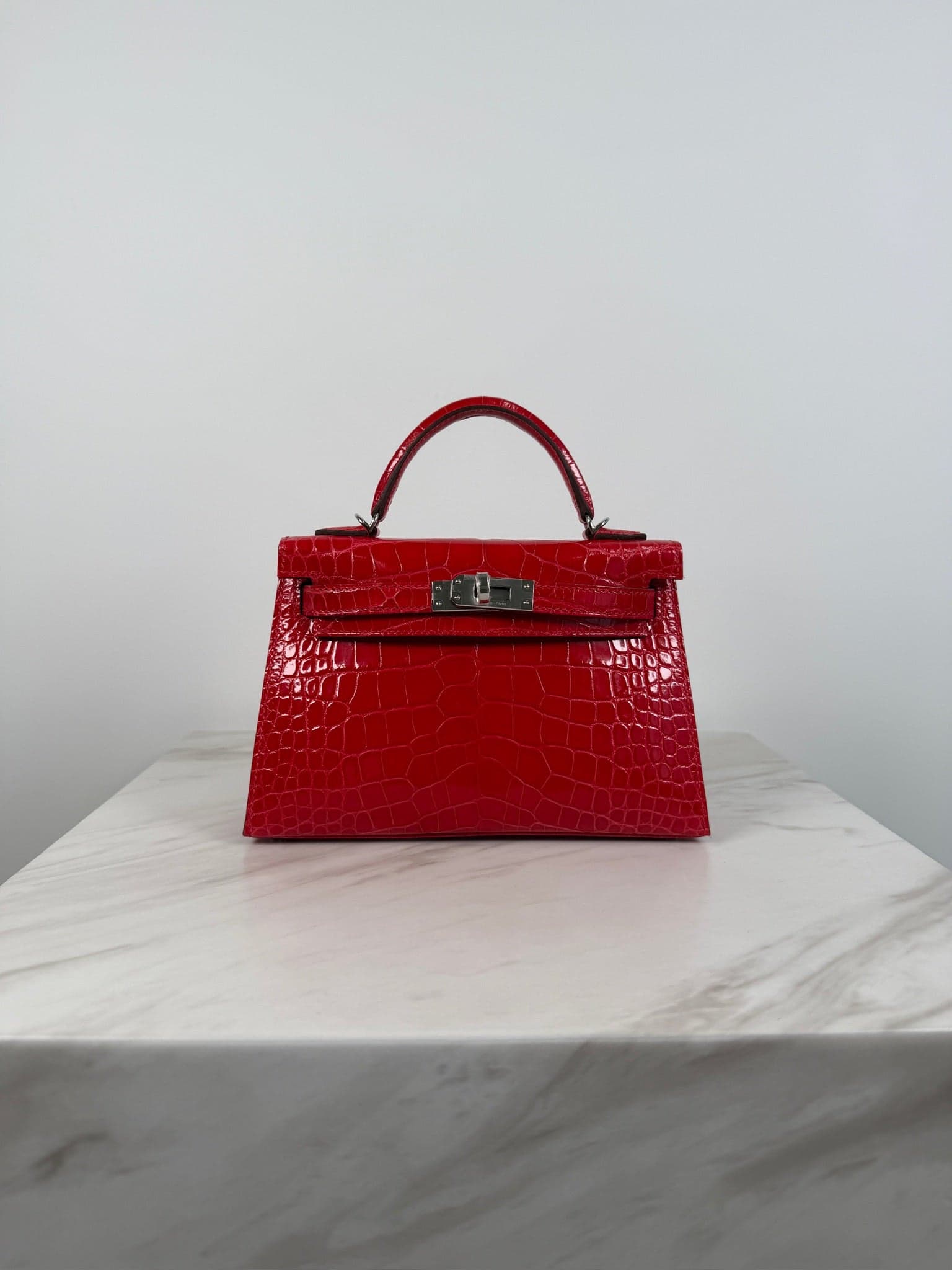 Hermès Kelly 20 in Rouge De Coeur Shiny Alligator Palladium (PHW) hardware