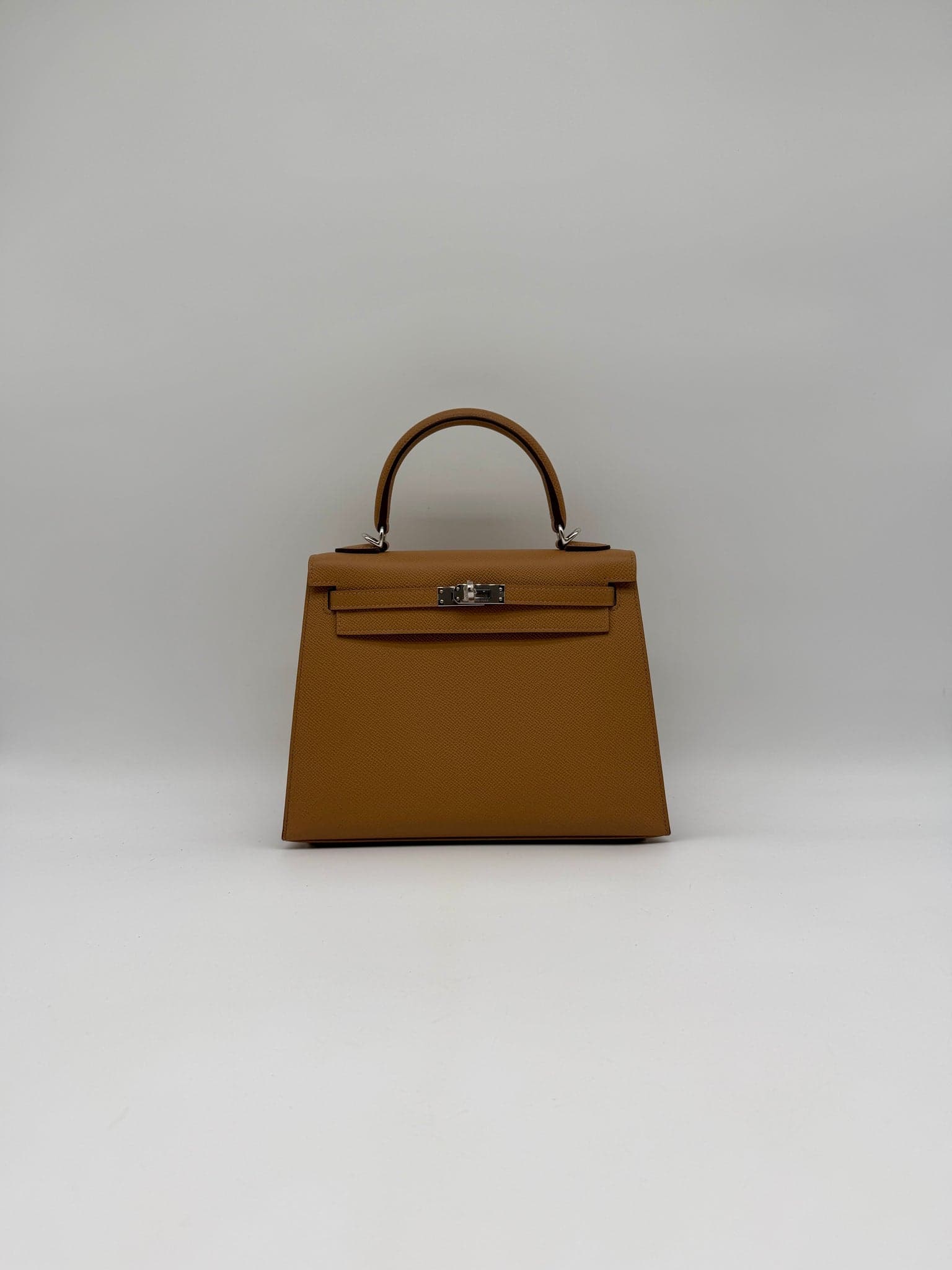 Hermès Kelly 25 in Biscuit Epsom Palladium (PHW) hardware — front view