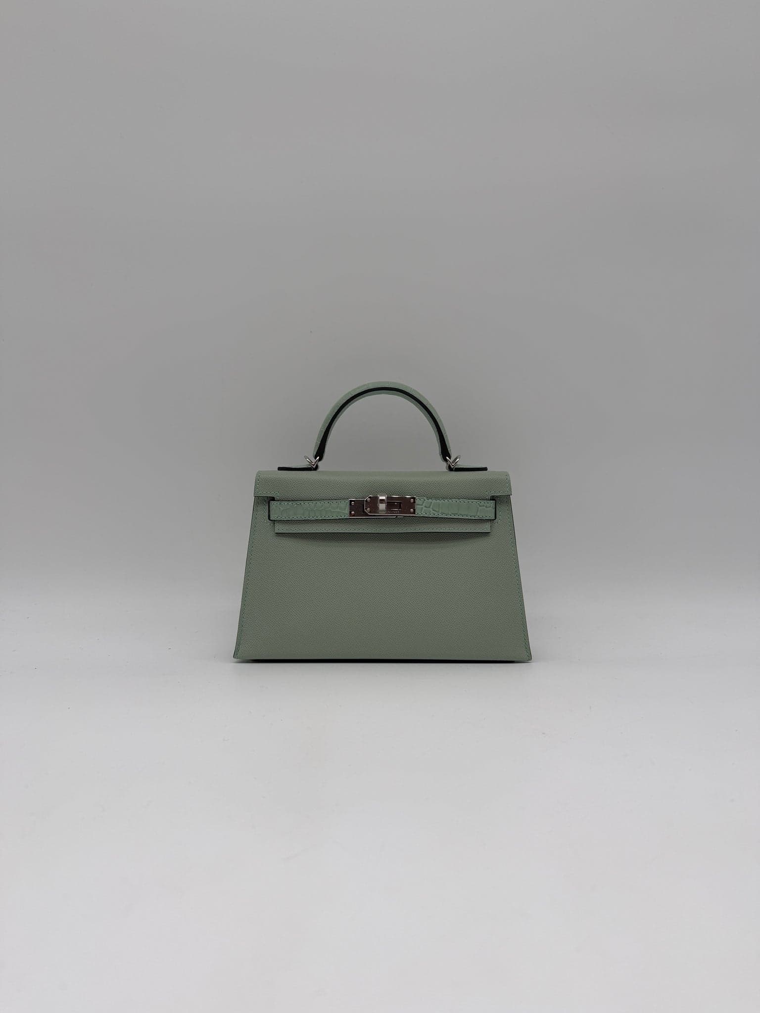 Hermès Kelly 20 Touch in Vert D'eau Madame/ Matte Alligator Palladium (PHW) hardware — front view
