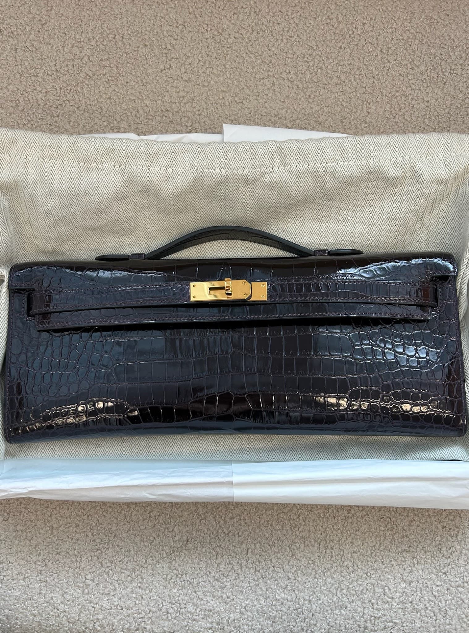 Hermès Kelly Cut in Aubergine Shiny Gold (GHW) hardware — front view