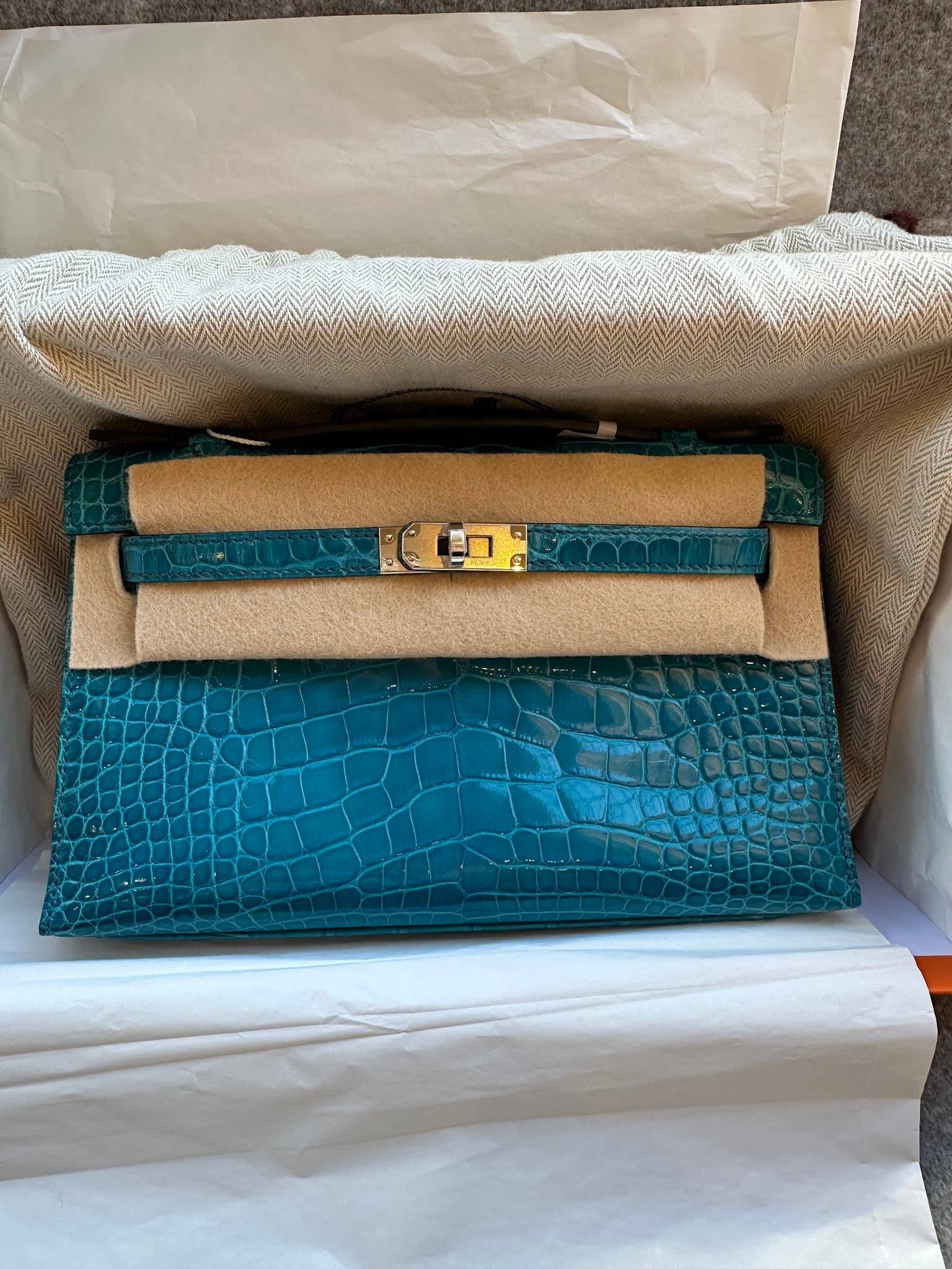 Hermès Kelly Pochette in Blue Izmir Shiny Palladium (PHW) hardware — front view