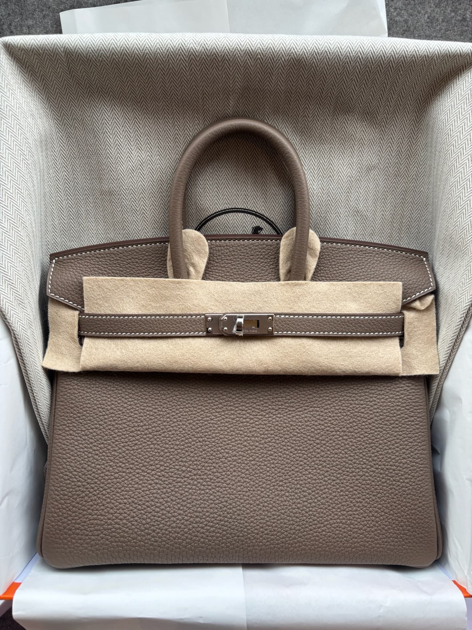 Hermès Birkin 25 in Etoupe Togo PHW hardware — front view