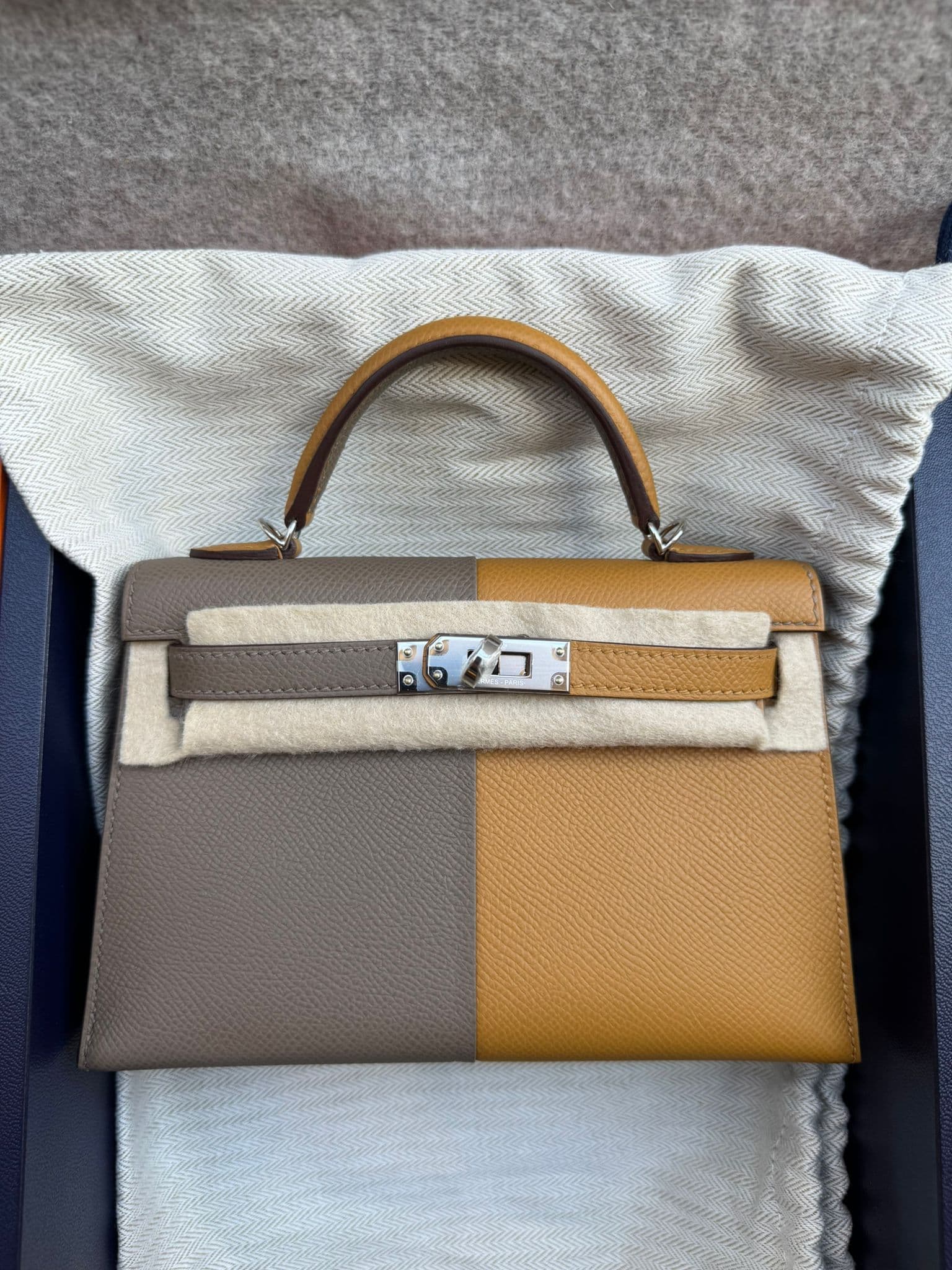 Hermès Kelly Mini in Sesame Etoupe Blue Indigo Epsom PHW hardware — front view