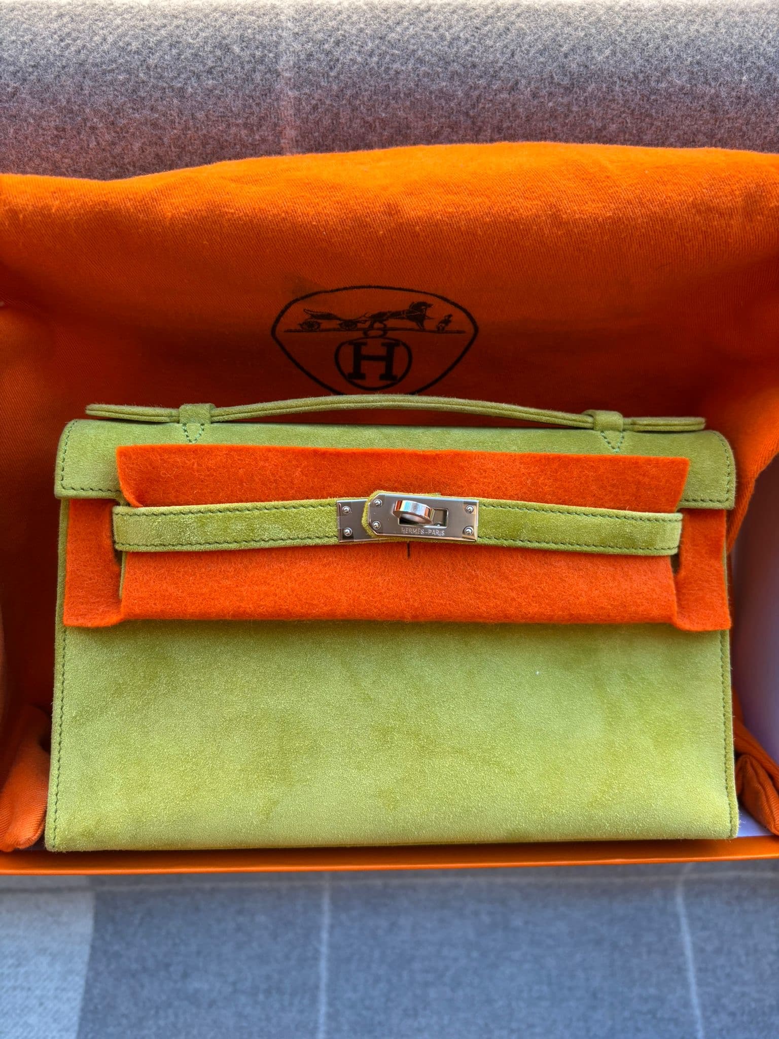 Hermès Kelly Pochette in Vert Anis Doblis PHW hardware — front view