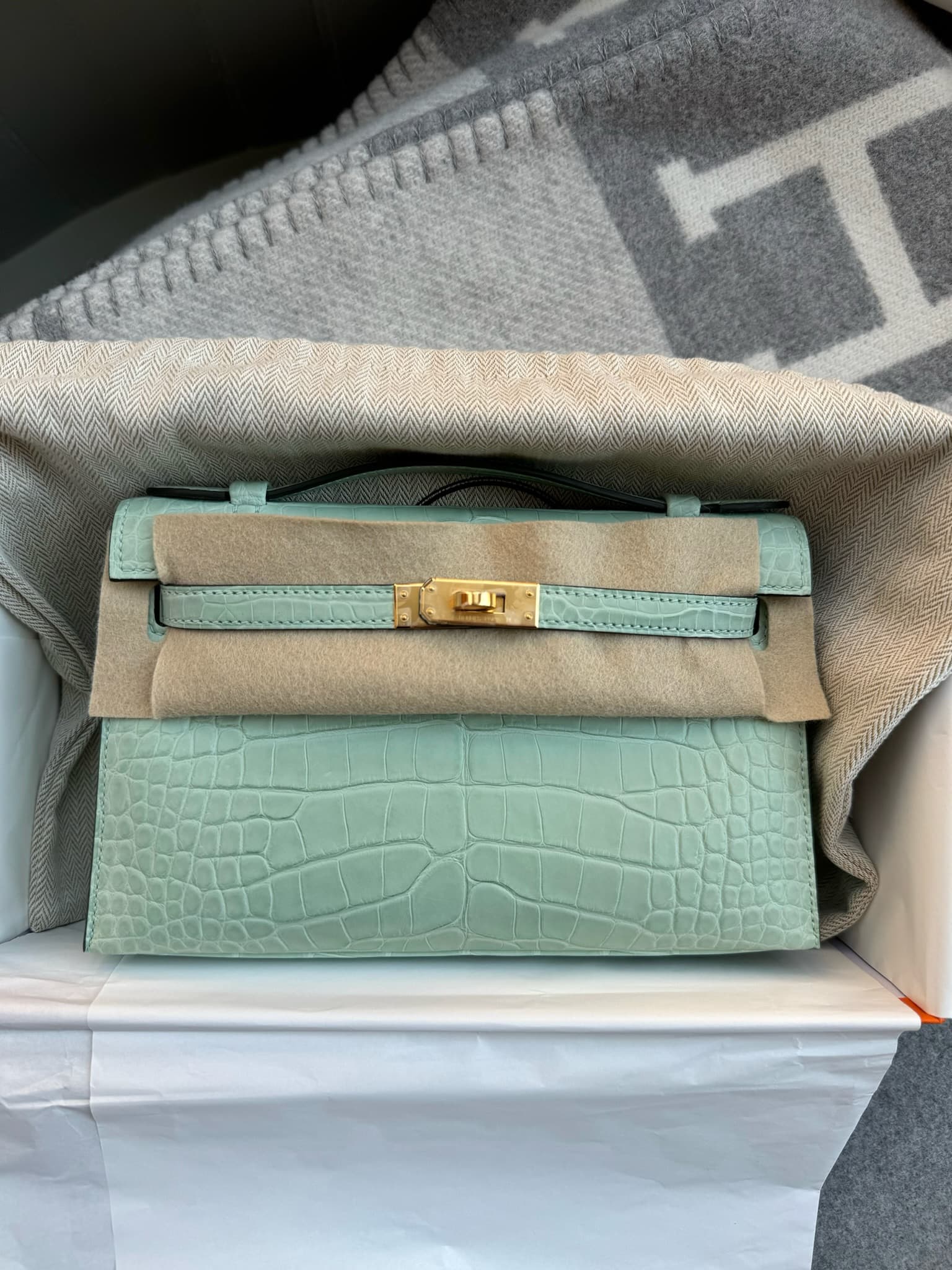 Hermès Kelly Pochette in Vert d'Eau Matte Alligator GHW hardware — front view