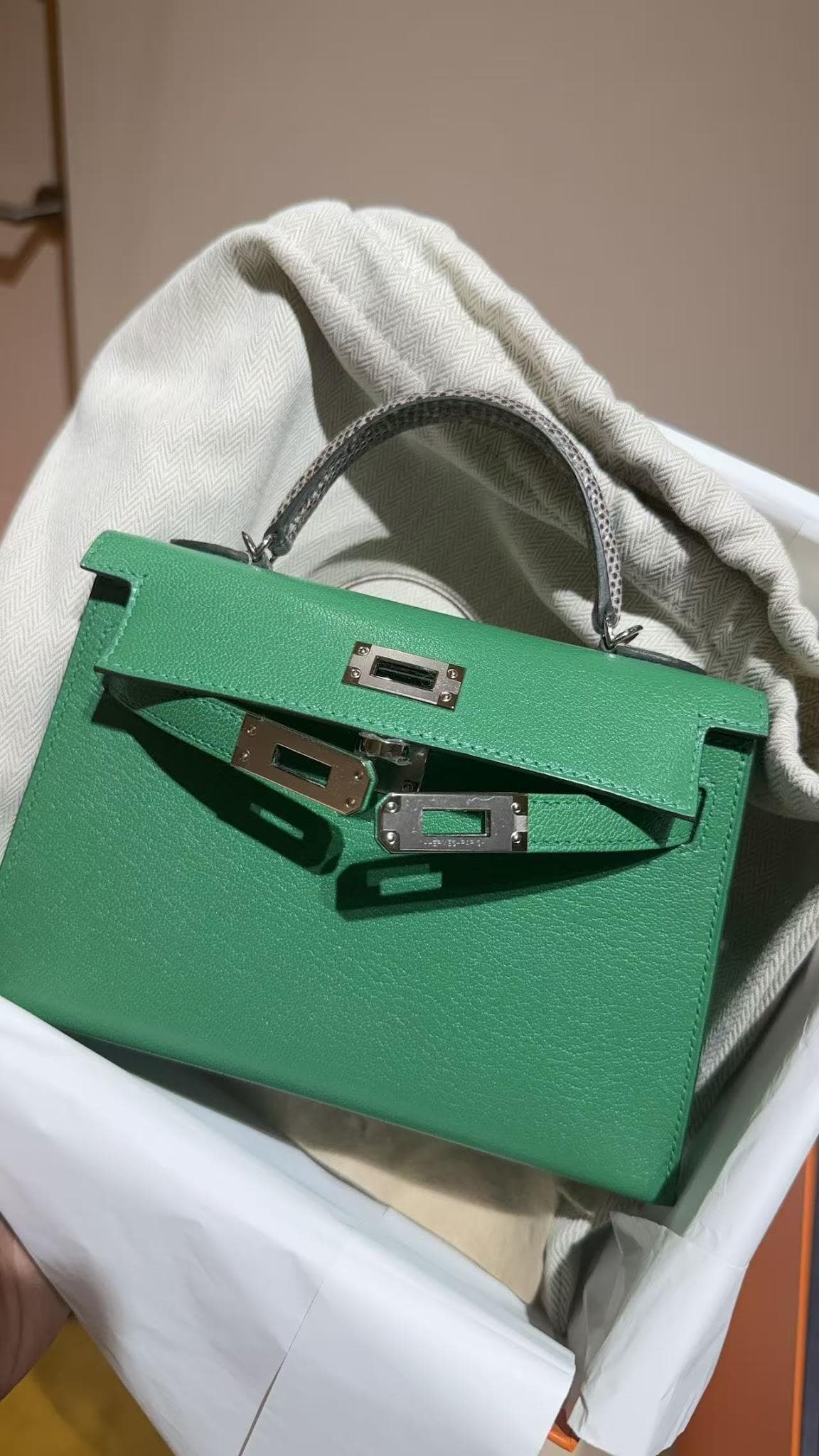 Hermès Mini Kelly in Bambou Ombré Chèvre PHW hardware — front view