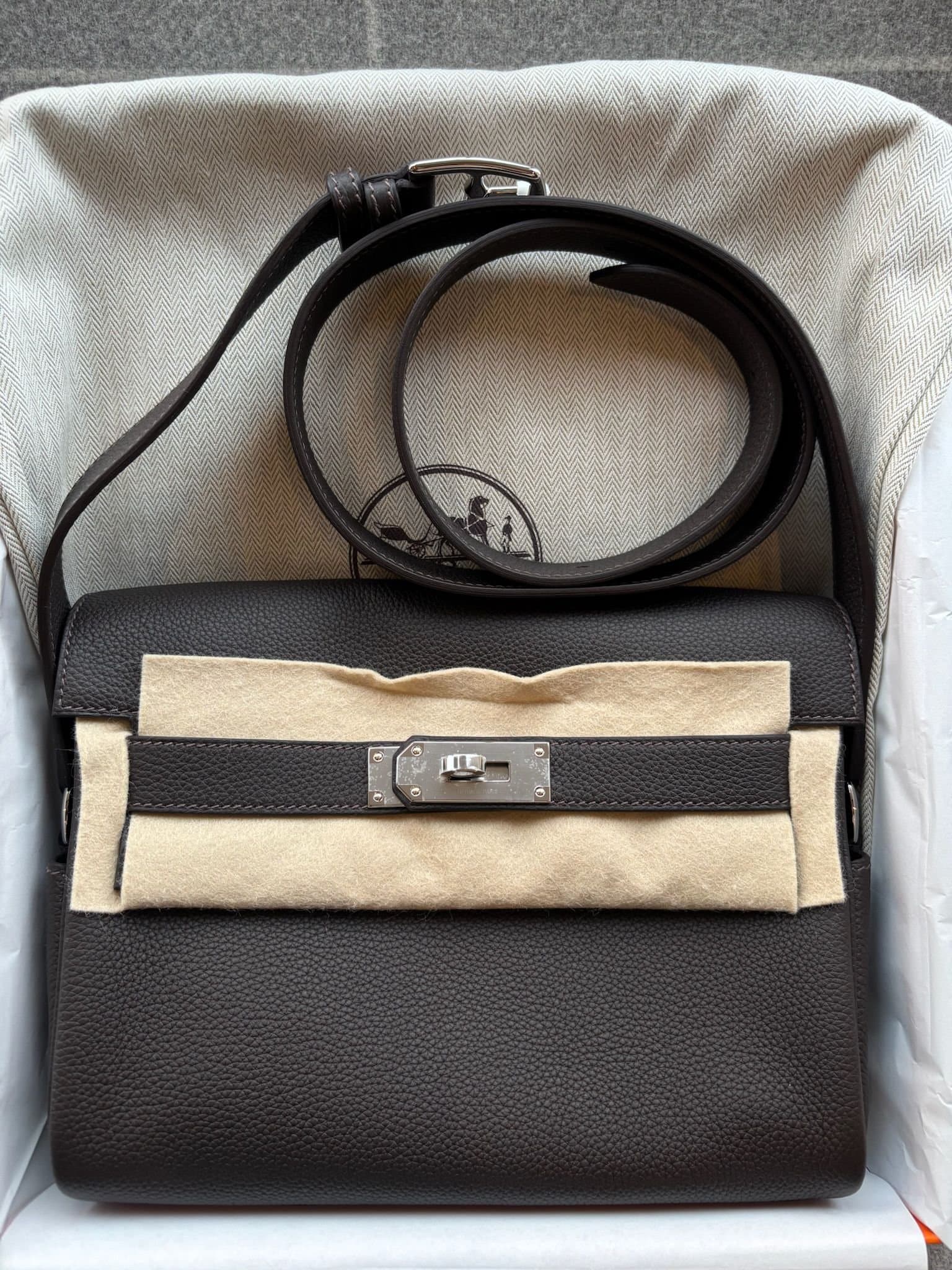 Hermès Kelly Messenger in Bai-Brun Togo PHW hardware