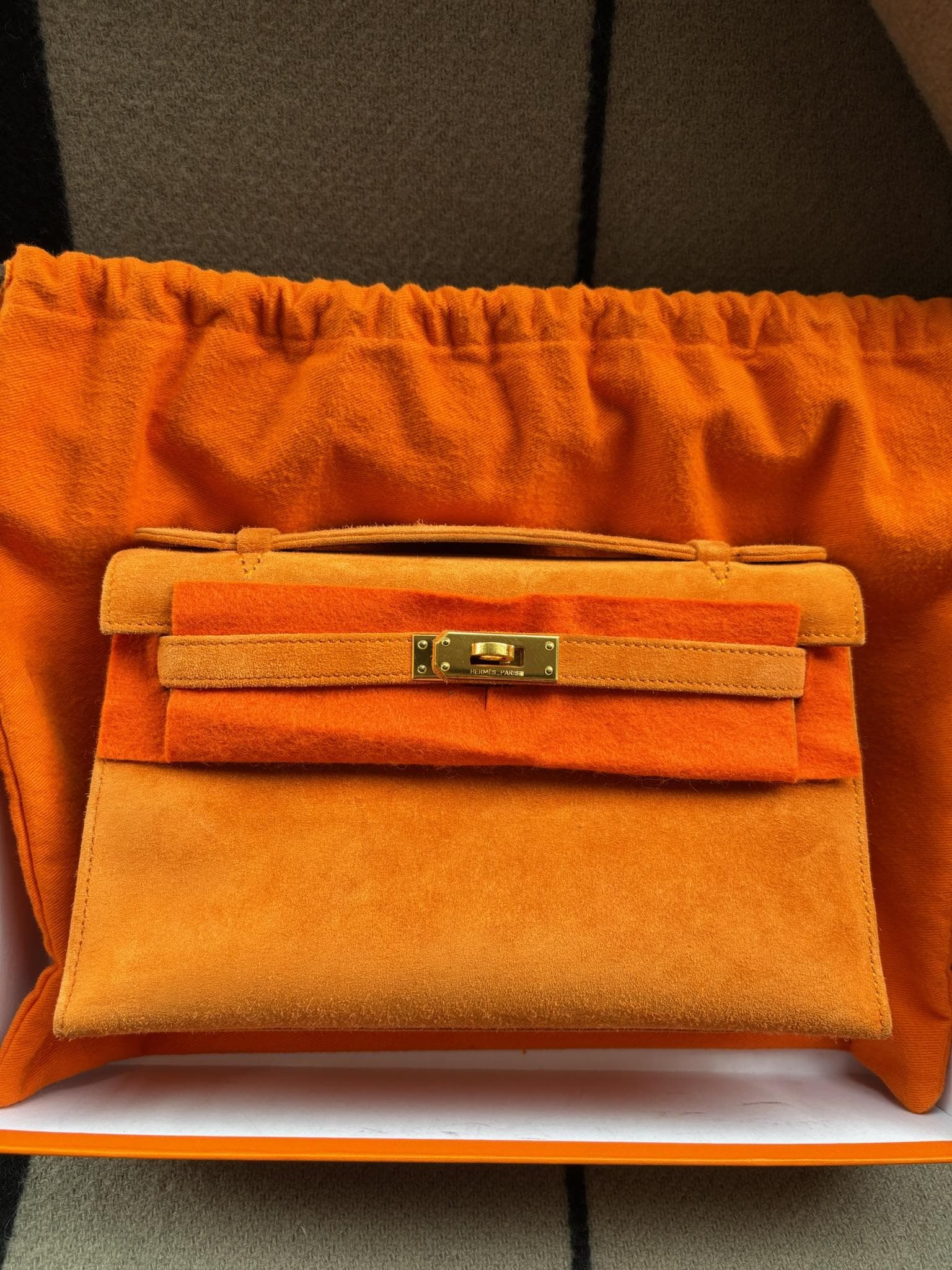 Hermès Kelly Pochette in Orange Doblis GHW hardware — front view